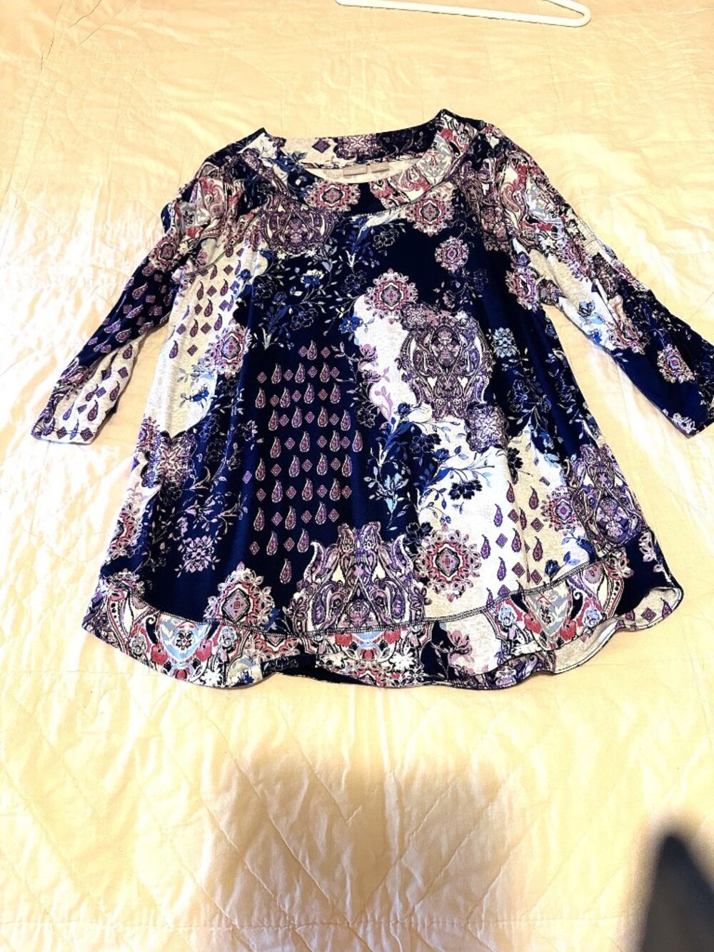 Chico's Zenergy Paisley Floral Sharkbite Hem Knit Tunic Top Size 3 (XL)